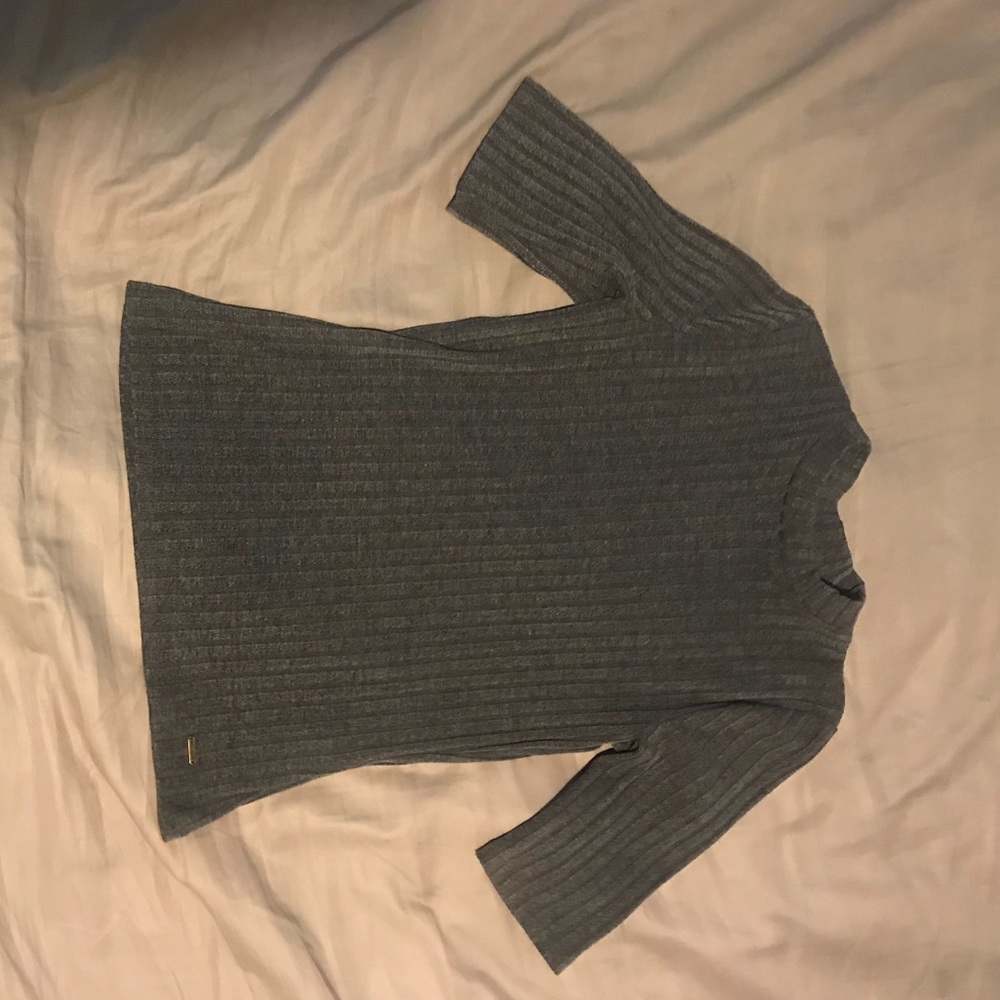 Cut half way cut long sleeve